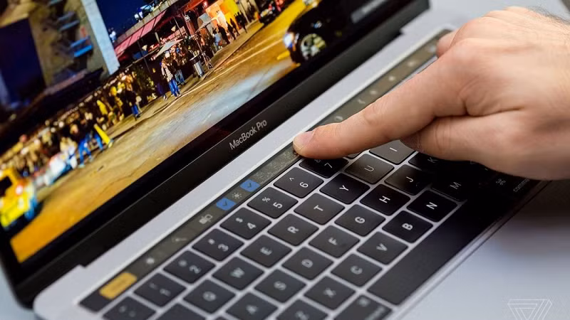 Đối với Trung Quốc, việc mất quy mô sản xuất MacBook tượng trưng cho sự suy yếu rộng rãi hơn về vị thế công xưởng của thế giới.