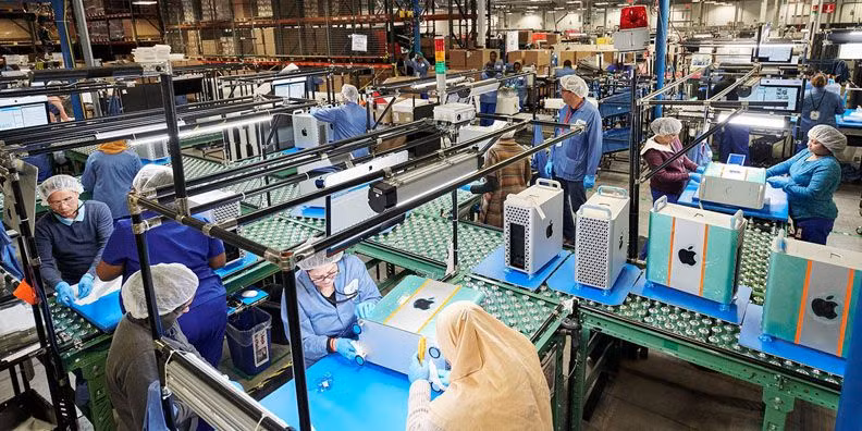 Apple được cho là đã chuyển sản xuất cho tất cả các dòng sản phẩm của mình tuy nhiên MacBook thì mất nhiều thời gian hơn do chuỗi cung ứng cần thiết để sản xuất máy tính xách tay khá phức tạp.