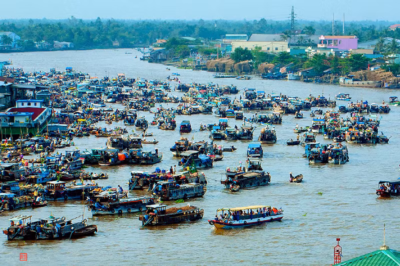 Chợ nổi Cái Răng Cần Thơ được công nhận là di sản văn hóa phi vật thể quốc gia vào năm 2016. Chợ nổi Cái Răng Cần Thơ được hình thành từ những năm đầu thế kỷ 20, chủ yếu buôn bán các loại nông sản, trái cây, đặc sản của vùng đồng bằng sông Cửu Long.