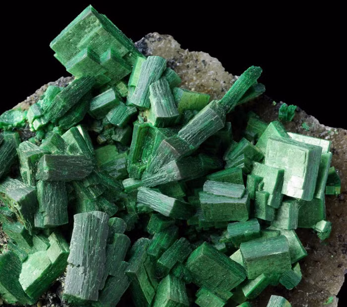 Hợp chất có chứa uranium này độc vì nó có tính phóng xạ, nếu tiếp xúc lâu sẽ gây ung thư phổi.