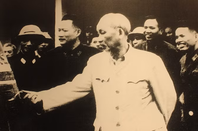 Ảnh độc: "Hà Nội - Điện Biên Phủ trên không - Tầm nhìn chiến lược của ta" Anh doc: