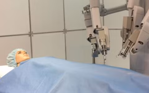 Có lẽ trong tương lai, cấy ghép bộ phận nhân tạo không chỉ dừng lại ở việc chữa bệnh, mà còn cho phép thế hệ con cháu của chúng ta nâng cấp cơ thể mình. Chẳng hạn như viếc cấy những con mắt nhân tạo được trang bị có thể đọc các tần số khác nhau của màu sắc và hình ảnh.