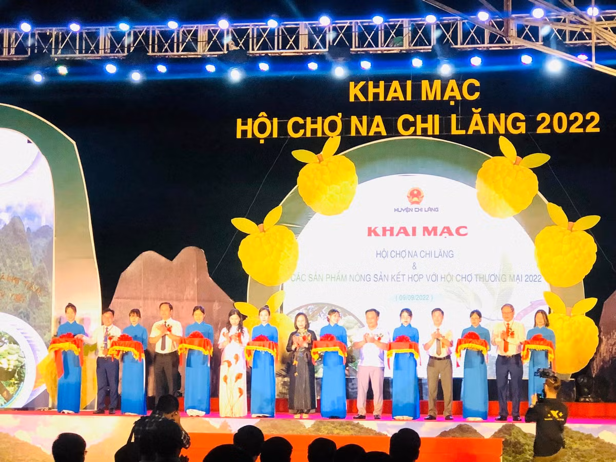 Khai mac Hoi cho Na Chi Lang nam 2022: 3 qua na gia 159 trieu