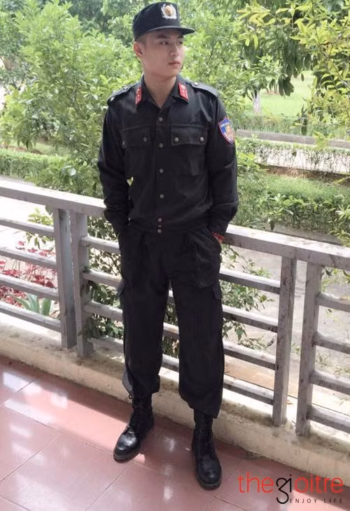 Hot boy canh sat co body 6 mui day nam tinh