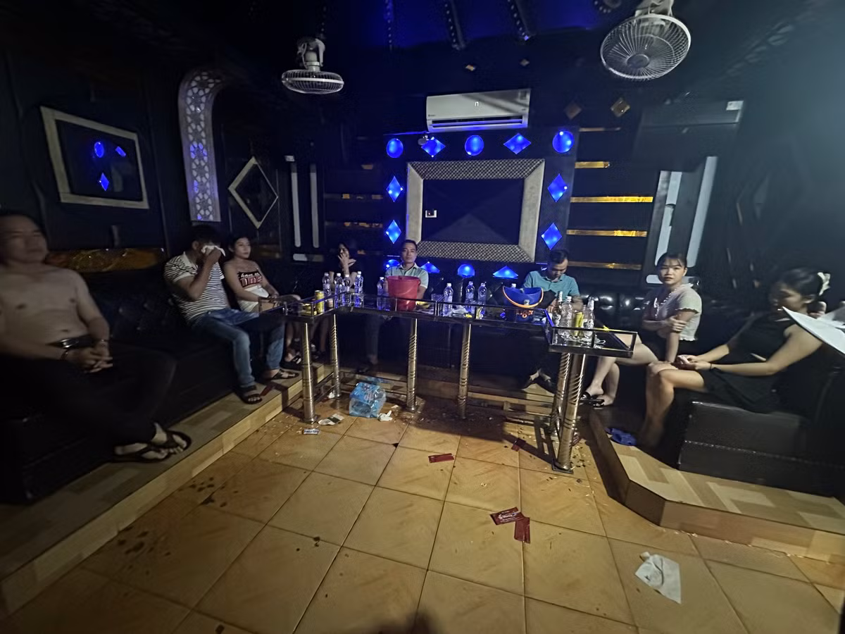 Hai Duong: Khoi to 4 doi tuong to chuc su dung ma tuy tai karaoke Duong