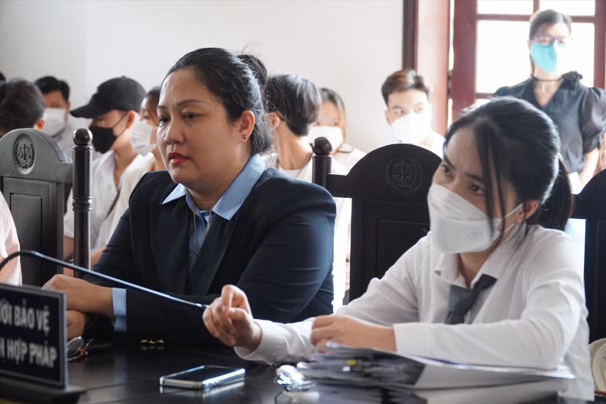 Hoa hau Nguyen Thuc Thuy Tien thang kien vu bi doi no