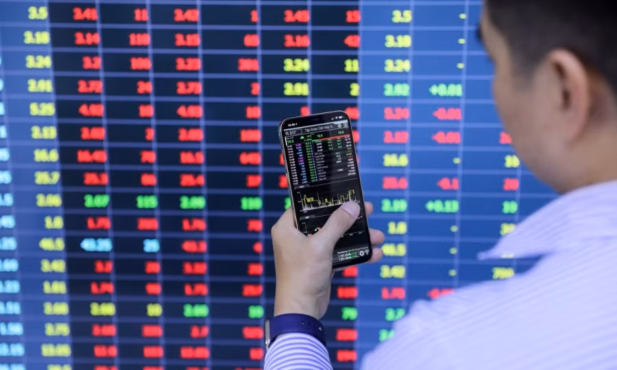 Chứng khoán ngày 14/6: NT2, POW và STK có nên đầu tư? Chung khoan ngay 14/6: NT2, POW va STK co nen dau tu?