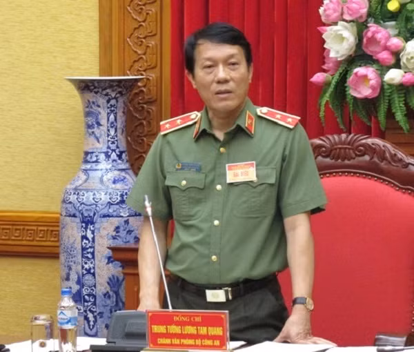 Năm 2019, ông được phong hàm trung tướng và được bổ nhiệm chức Thứ trưởng Bộ công an. Năm 2020, ông được bổ nhiệm chức danh tư pháp Thủ trưởng cơ quan an ninh điều tra Bộ công an. (Ảnh: Thuonghieucongluan)