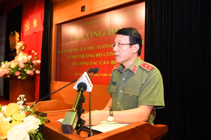 Bộ trưởng Công an bổ nhiệm chức danh Thủ trưởng cơ quan an ninh điều tra Bộ Công an đối với trung tướng Lương Tam Quang.(Thứ trưởng Lương Tam Quang phát biểu tại buổi lễ. Nguồn: Vietnamnet)