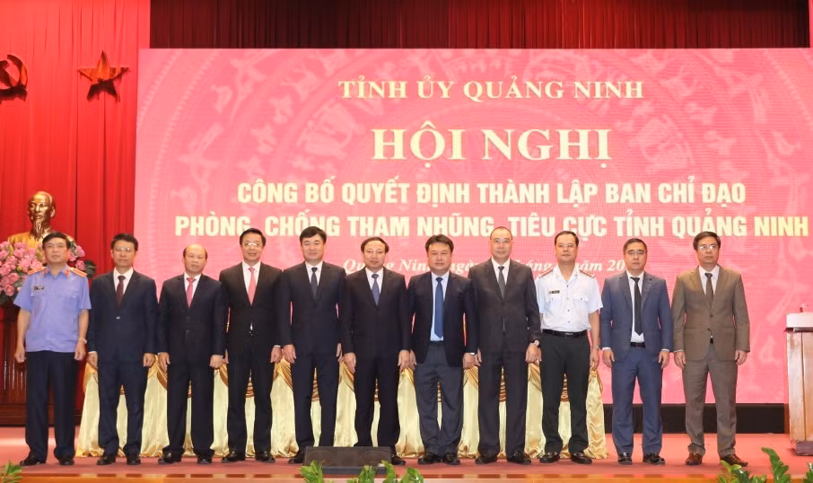 Ban Chỉ đạo Phòng chống tham nhũng, tiêu cực tỉnh Quảng Ninh làm việc theo Quy định 67, ngày 2/6/2022 của Ban Bí thư. Ban chỉ đạo có con dấu riêng để phục vụ hoạt động. Kinh phí hoạt động của Ban do Văn phòng Tỉnh ủy bảo đảm theo quy định. Trưởng Ban chỉ đạo là người phân công nhiệm vụ đối với các thành viên; Ban chỉ đạo quyết định ban hành quy chế làm việc, quy định về công tác kiểm tra, giám sát và xây dựng các chương trình, kế hoạch công tác.