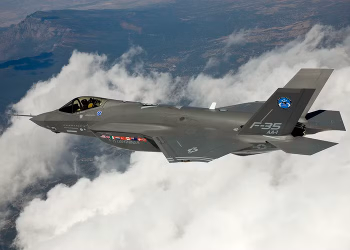 “Tuy nhiên vấn đề nan giải nằm ở chỗ 15 bộ phận khác của F-35 vẫn chưa được sản xuất đúng khối lượng và tiến độ", ấn phẩm Lenta.ru của Nga cho hay.