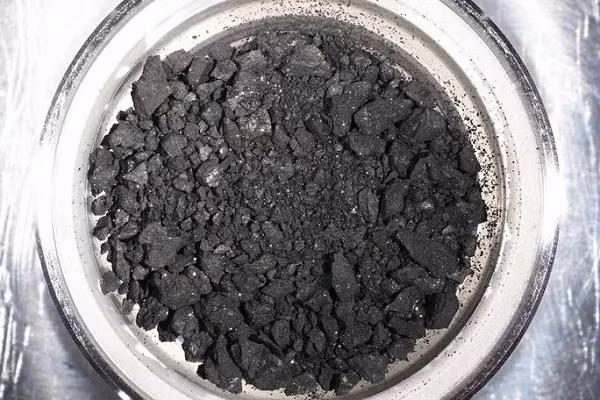  Tiểu hành tinh bí ẩn Ryugu được cho đã xuất hiện từ thời hình thành Hệ Mặt Trời. Vì vậy nó được các nhà khoa học Nhật Bản, dẫn đầu bởi Cơ quan nghiên cứu và phát triển hàng không vũ trụ Nhật Bản (JAXA), dày công nghiên cứu trong nhiều năm.