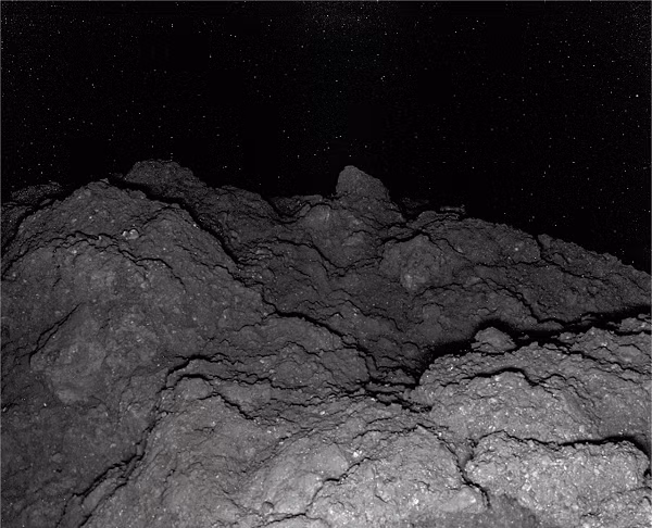 Tháng 12/2020, Cơ quan Thám hiểm Vũ trụ Nhật Bản (JAXA) thông báo tàu du hành Hayabusa2 đã quay về trái đất sau sứ mệnh kéo dài 6 năm. 