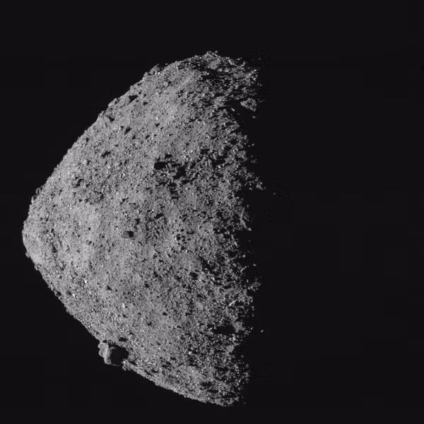 Ryugu trong truyền thuyết Nhật Bản là "Cung Điện Rồng" của thần biển Ryujin. Đây cũng là lần đầu tiên nhân loại tìm được các hợp chất hữu cơ trên một tiểu hành tinh đang lao nhanh trong vũ trụ.
