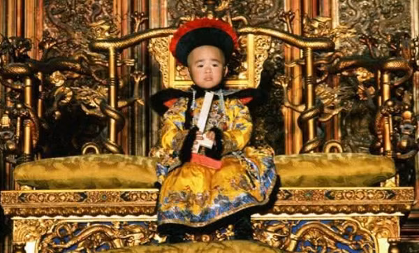 Cái kết bi thảm của Viên Thế Khải được cho là giống với Lý Tự Thành bởi lẽ từ ngày tạo phản cướp ngôi đã phải chịu lời nguyền của chiếc ghế rồng.