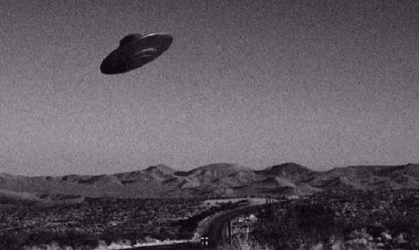 Năm ngoái, Bộ Quốc phòng Mỹ công bố những video về UFO do Hải quân Mỹ ghi hình.