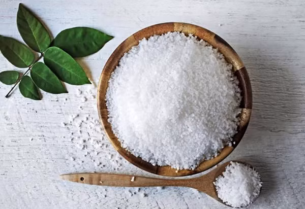 Muối biển nhạt đang được sản xuất thủ công ở Nam Định, Đà Nẵng... Trong khi thế giới cực ưa chuộng thì người Việt vẫn chưa biết được lợi ích khi dùng muối biển nhạt để tận dụng.