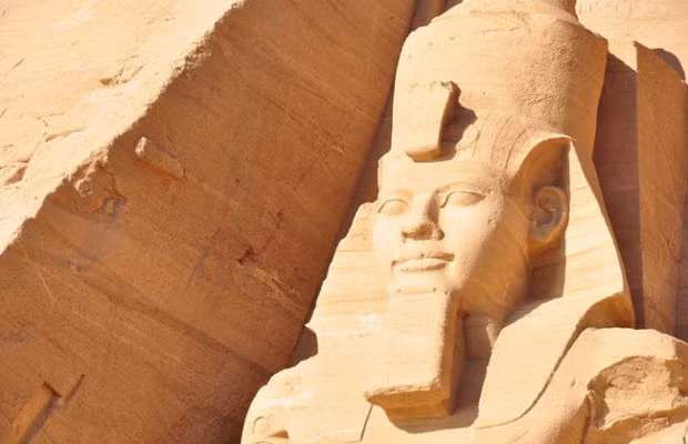 Thậm chí, vị pharaoh Ai Cập cổ đại này cũng nhìn thấy vật thể lạ bí ẩn.