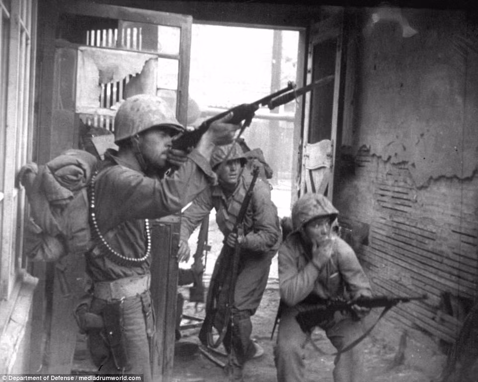 Lính Mỹ tham chiến trong thời gian diễn ra cuộc chiến đẫm máu trên bán đảo Triều Tiên ngày 20/9/1950. Theo ước tính, Chiến tranh Triều Tiên 1950 - 1953 đã cướp đi sinh mạng của khoảng 5 triệu người.