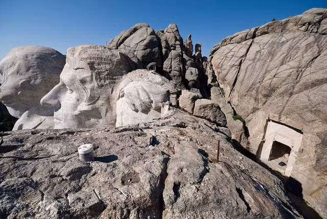 Hàng năm, khoảng 2 triệu du khách ghé thăm núi Rushmore nhưng khó có thể tiếp cận căn phòng bí mật bởi vì công trình này được xây dựng ở vị trí khá hiểm hóc.