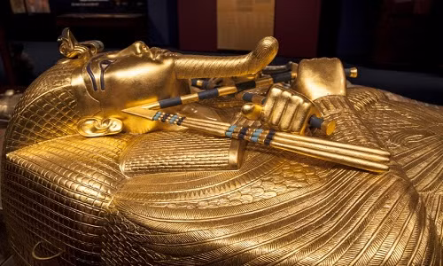 Vào năm 2016, các chuyên gia khảo cổ phát hiện hai căn phòng bí mật trong mộ pharaoh Ai Cập Tutankhamun. Hai căn phòng này chứa kim loại hoặc vật liệu hữu cơ.