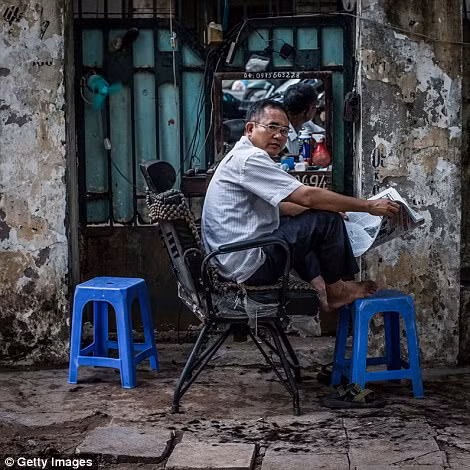 Doc: Tho cat toc via he o Viet Nam tren bao Anh