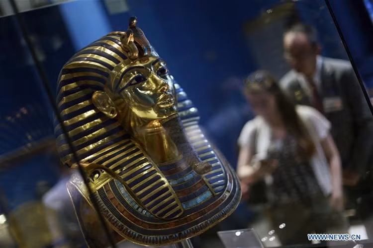 Một số giả thuyết khác đã được đưa ra để giải thích nguyên nhân cái chết của pharaoh Tutankhamun như do một cú đá của ngựa kéo xe hay thậm chí từ một vụ tấn công của hà mã. Cho đến nay, nguyên nhân cái chết của vua Tutankhamun vẫn chưa tìm được lời giải chính xác nhất, được mọi người chấp nhận.