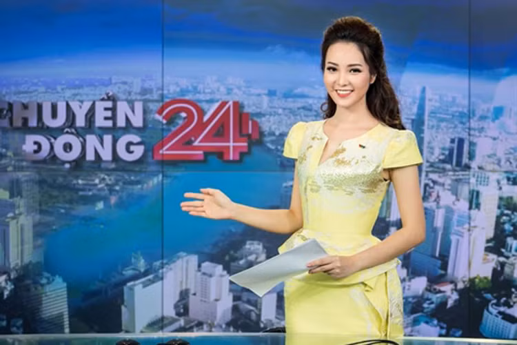 Đăng quang Á hậu 2 cuộc thi Hoa hậu Việt Nam 2008, Thụy Vân chọn con đường trở thành MC truyền hình thay vì lấn sân showbiz. Cô vừa có dấu mốc 11 năm công tác ở Đài Truyền hình Việt Nam. Hiện người đẹp đang dẫn Chuyển động 24h. Chia sẻ về những bài học cô đã đúc kết trong suốt 11 năm công tác tại VTV, Á hậu Thụy Vân trải lòng: "Tôi nhận ra rằng Đài giúp nhiều thế hệ trưởng thành, dù họ có thể vì lý do này hay kia không thể ở lại, như có anh chị theo đuổi đam mê đích thực, có người quay về bên gia đình nhỏ hoặc công việc phù hợp.
