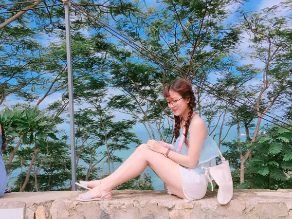Từ ngày bức ảnh chụp lén được đăng tải lên mạng, trang cá nhân của Ngọc Ánh như muốn nổ tung bởi hàng ngàn lời mời kết bạn được gửi từ khắp nơi trên đất nước.
