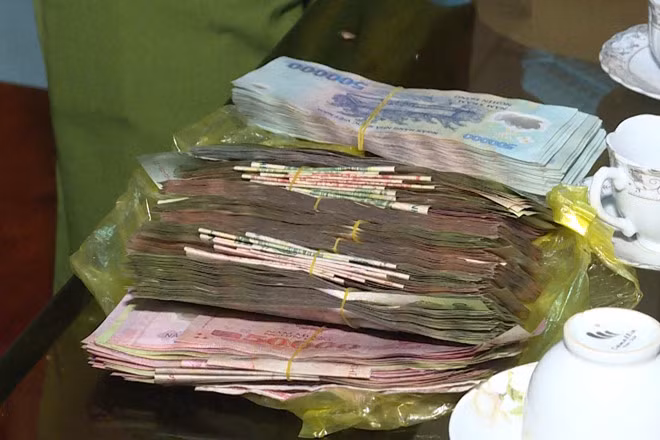 Nhan lai 120 trieu bi danh roi tren duong di chuc Tet
