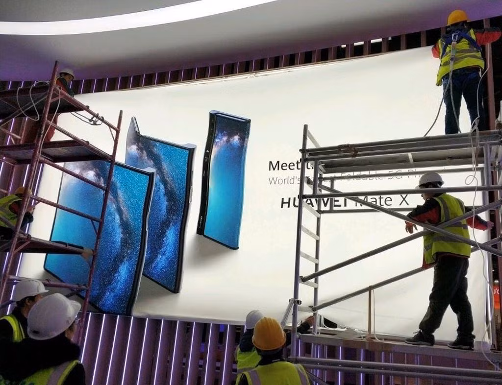 Smartphone màn hình gập Huawei Mate X lộ ảnh banner trước thềm ra mắt Smartphone man hinh gap Huawei Mate X lo anh banner truoc them ra mat