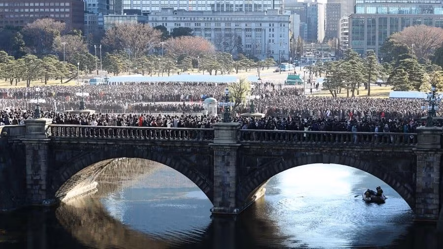 Trong lần mở cửa chào năm mới 2019, Hoàng cung Tokyo đã tiếp đón 150.000 khách tham quan.