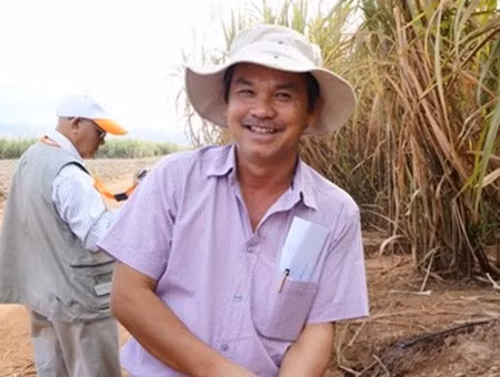 Đang kinh doanh địa ốc thì xuất ngoại trồng cao su, trồng mía rồi bắp, cọ dầu, một thời gian sau người ta lại xôn xao chuyện ông chủ Tập đoàn Hoàng Anh Gia Lai Đoàn Nguyên Đức tuyên bố chuyển hướng sang nuôi bò.