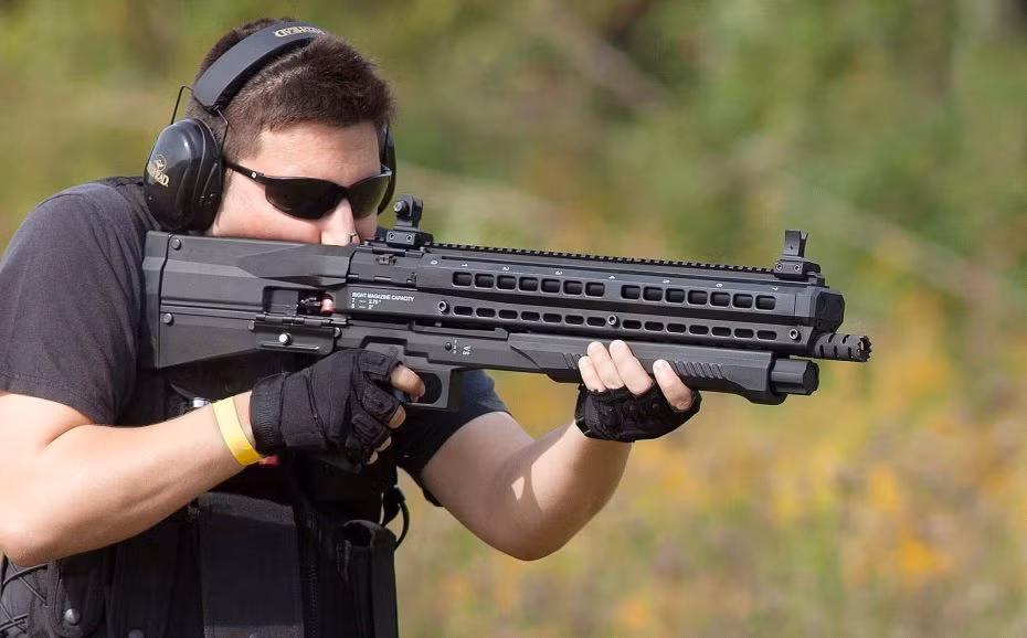 Ra đời từ năm 2011, súng shotgun UTS-15 đã chứng tỏ cho cả thế giới thấy rằng shotgun vẫn còn chỗ đứng trong quân đội chứ không chỉ là khẩu súng được dùng chuyên để săn gà săn vịt và được gọi chung là "súng săn". Nguồn ảnh: Tomps.