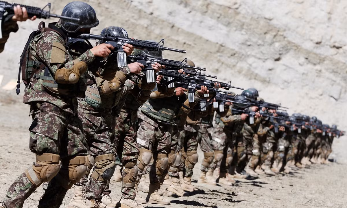 Lực lượng Đặc nhiệm quân đội Afghanistan (ANA Commando) là đơn vị tác chiến được trang bị tốt nhất trong số các lực lượng vũ trang của Afghanistan, thậm chí Đặc nhiệm Afghanistan còn được coi là chỗ dựa tinh thần cho các đơn vị lục quân Afghanistan, kể từ khi được thành lập vào năm 2007. Nguồn ảnh: Sina.