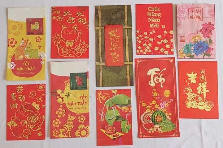 Những chiếc phong bao lì xì được thiết kế bắt mắt với màu sắc và họa tiết nổi bật. Ảnh: ABC News.