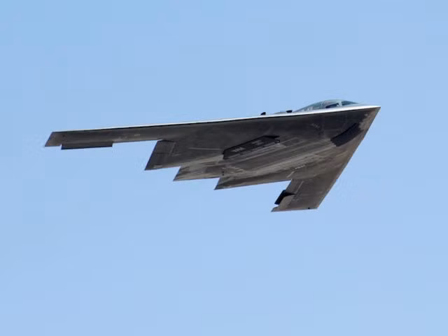 B-2 được trang bị 4 động cơ F118, tốc độ tối đa 1.010 km/h, tốc độ hành trình 900 km/h, trần bay 15.200 m. Ảnh: Không quân Mỹ.