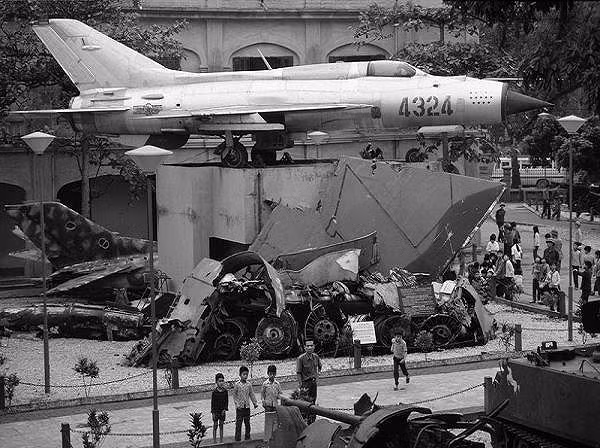 Hai năm sau, vào khoảng mùa thu năm 1967, phía Liên Xô lại tiếp tục cung cấp cho Việt Nam những lô tiêm kích MiG-21 phiên bản MiG-21F13 đầu tiên. Nguồn ảnh: QPAN.