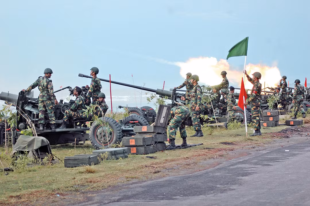 Tuy vậy, Bangladesh lại sở hữu lực lượng pháo binh khá nghèo nàn với trên dưới 300 đơn vị, trong đó nổi bật nhất vẫn là các pháo tự hành và pháo phản lực phóng loạt với trang bị chỉ khoảng 60 đơn vị, Nguồn ảnh: Wiki.