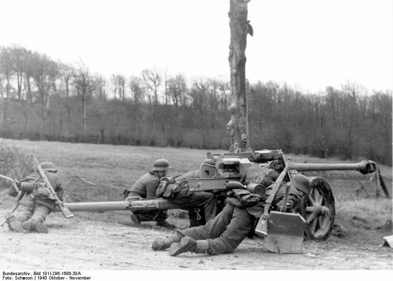 Được sử dụng trong biên chế quân đội Đức từ năm 1942, pháo chống tăng Pak-40 dần trở nên nổi tiếng và trở thành khẩu pháo chống tăng nguy hiểm bậc nhất Chiến tranh Thế giới thứ hai. Nguồn ảnh: Shwoon.