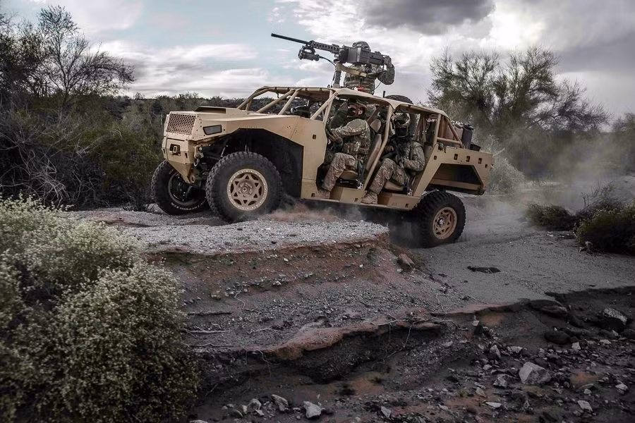 Giống như tất cả các loại phương tiện quân sự chuyên dụng khác, Ultra-Light Combat Vehicles được thiết kế dẫn động 4 bánh độc lập và có hệ thống giảm xóc được thiết kế đặc biệt phục vụ cho những pha leo địa hình. Nguồn ảnh: Defence.