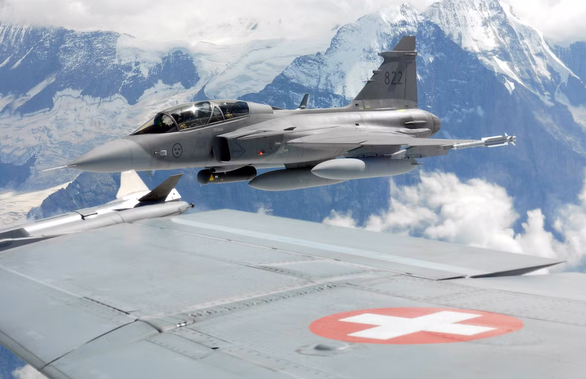 Số lượng F/A-18C của Thụy Sĩ hiện vào khoảng 24 chiếc, trong khi đó số lượng F-5E của Thụy Sĩ còn hoạt động chỉ 22 chiếc - tương đương với 1/2 số lượng F-5E mà Thụy Sĩ có. Nguồn ảnh: Reccon.