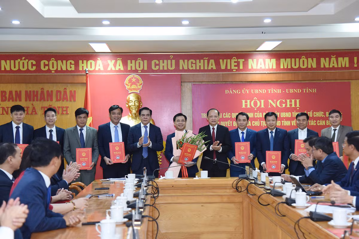 Hà Tĩnh bổ nhiệm hàng loạt lãnh đạo các sở, ngành sau sáp nhập Ha Tinh bo nhiem hang loat lanh dao cac so, nganh sau sap nhap
