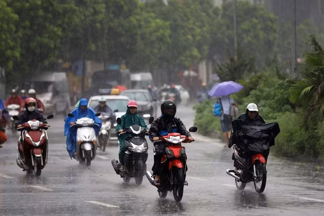 Thoi tiet hom nay: Bac Bo mua giong, Trung Bo duy tri nang nong