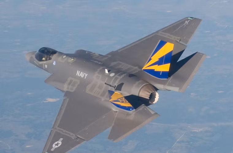 Dự kiến, máy bay chiến đấu tàng hình F-35C sẽ chính thức trang bị cho Hải quân Mỹ từ năm 2018. Hải quân Mỹ dự định mua 480 F-35C để thay thế cho F/A-18 các kiểu A, B, C và D.