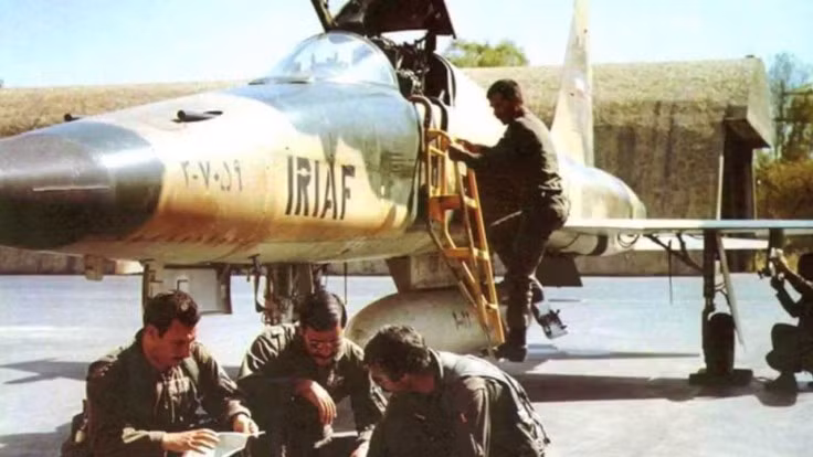 Vào ngày 19/9/1976, các máy bay chiến đấu phản lực F-4 Phantom của Iran đã phát hiện vật thể lạ trên bầu trời Tehran. Khi tiến đến gần vật thể bay không xác định, hệ thống điện tử của những chiếc máy bay phản lực không thể hoạt động.