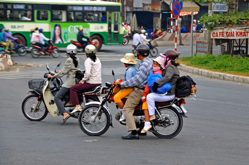 Thành phố Hồ Chí Minh là thành phố sôi động và náo nhiệt. Nơi đây là địa điểm lý tưởng đối với du khách thích mua sắm, thưởng thức ẩm thực và trải nghiệm cuộc sống về đêm náo nhiệt.