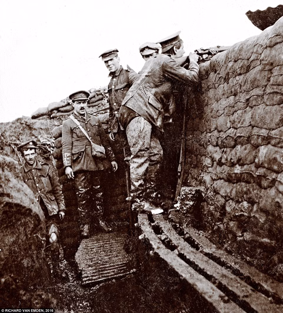 Loạt ảnh khó quên về trận chiến Somme diễn ra từ tháng 7 - 11/1916 trong Chiến tranh Thế giới 1. Đây là một trong những trận chiến đẫm máu nhất lịch sử với hơn 1 triệu người thương vong.