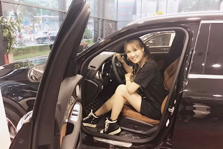 Quế Vân tậu xe sang khi công việc ngày càng thuận lợi nhờ ca dao kéo thành công là một trong những tin tức sao Việt trong ngày 17/8.