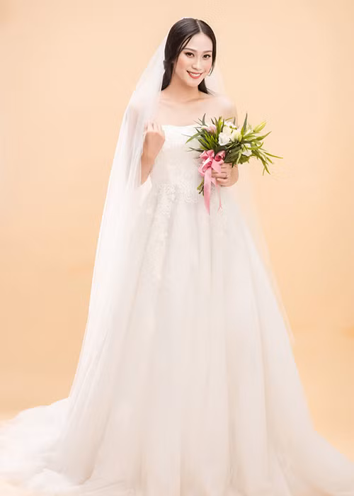 Tháng 5 vừa qua, khi cùng chồng sắp cưới đi du lịch ở Mỹ, Vân Quỳnh nhận được lời cầu hôn.